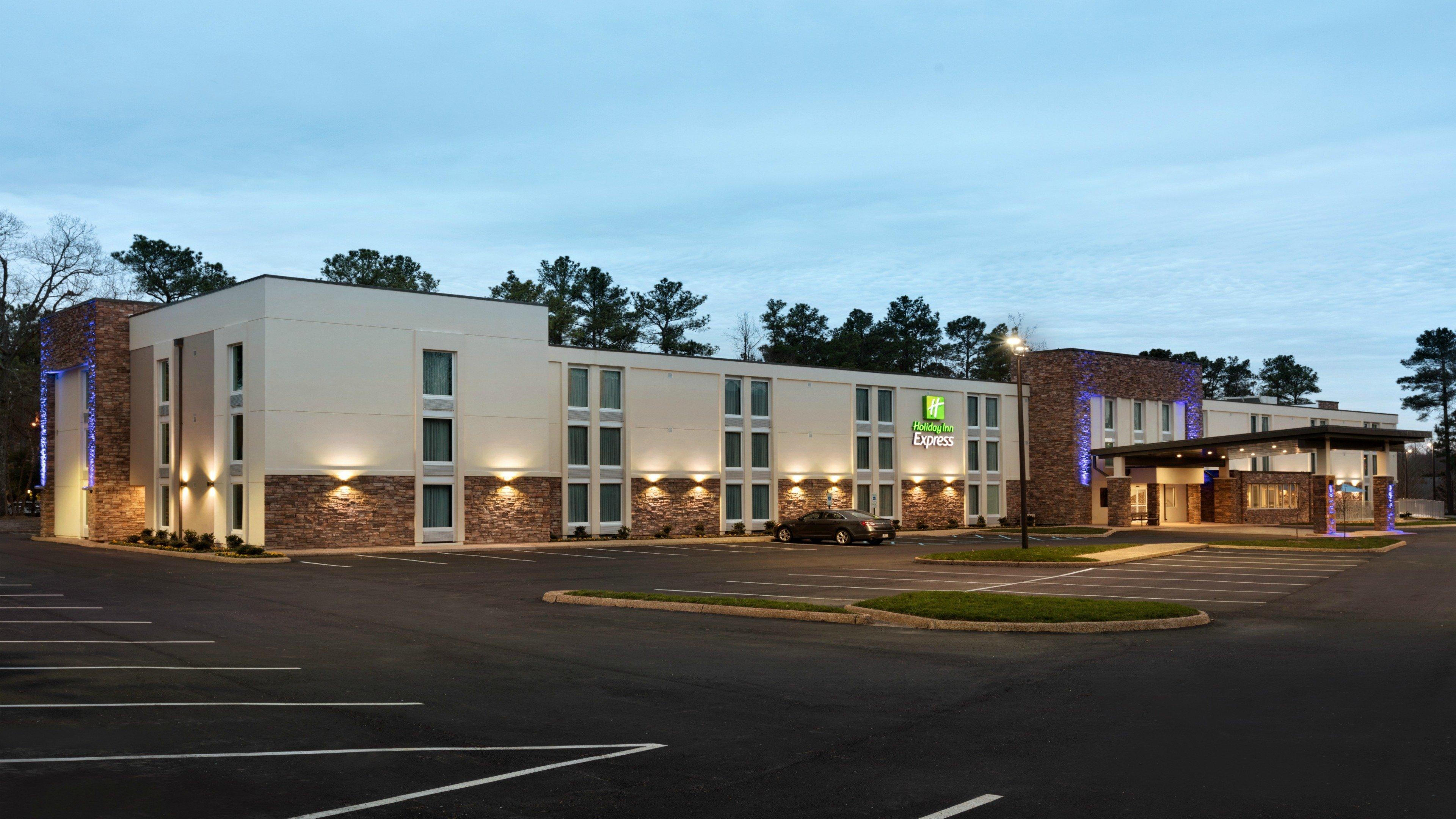 Holiday Inn Express - Williamsburg Busch Gardens Area By Ihg Exterior photo