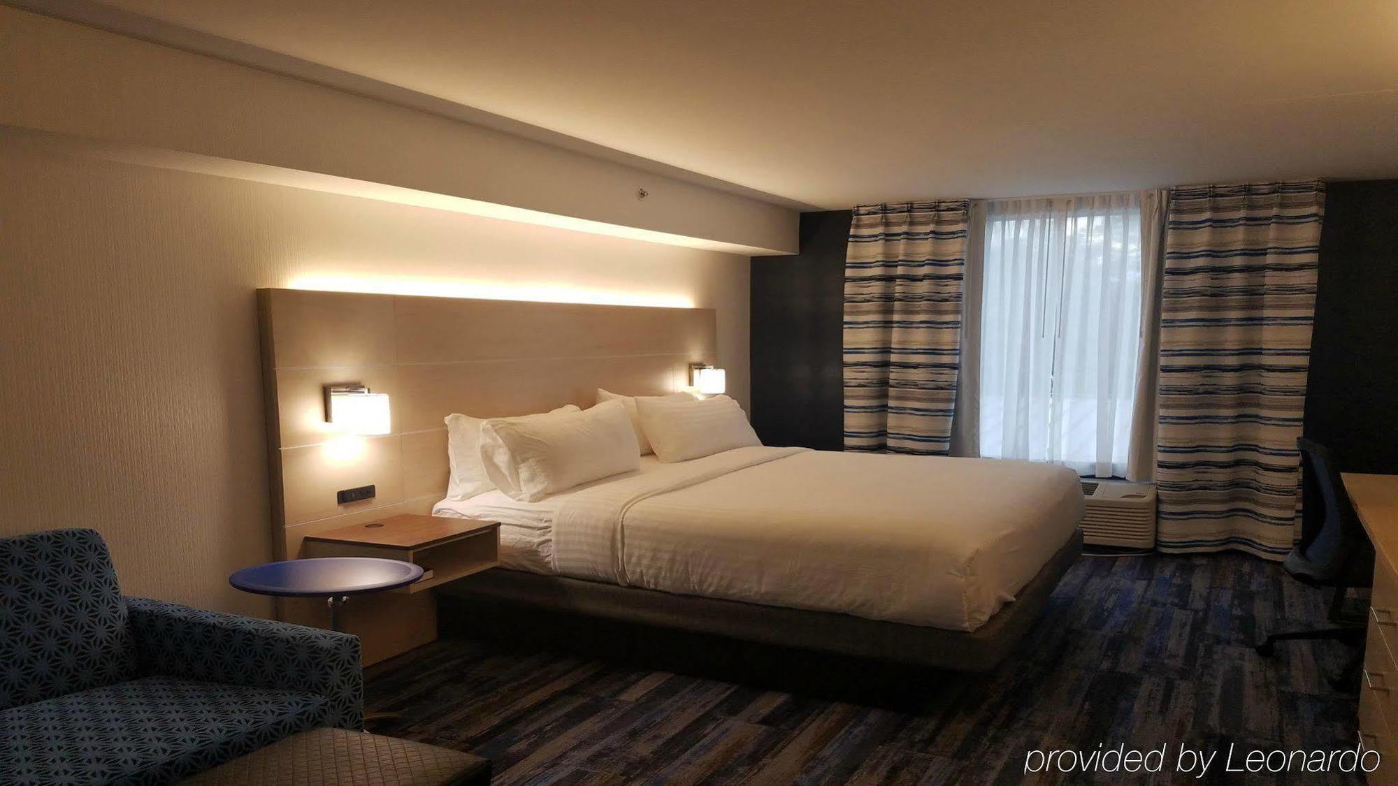 Holiday Inn Express - Williamsburg Busch Gardens Area By Ihg Exterior photo
