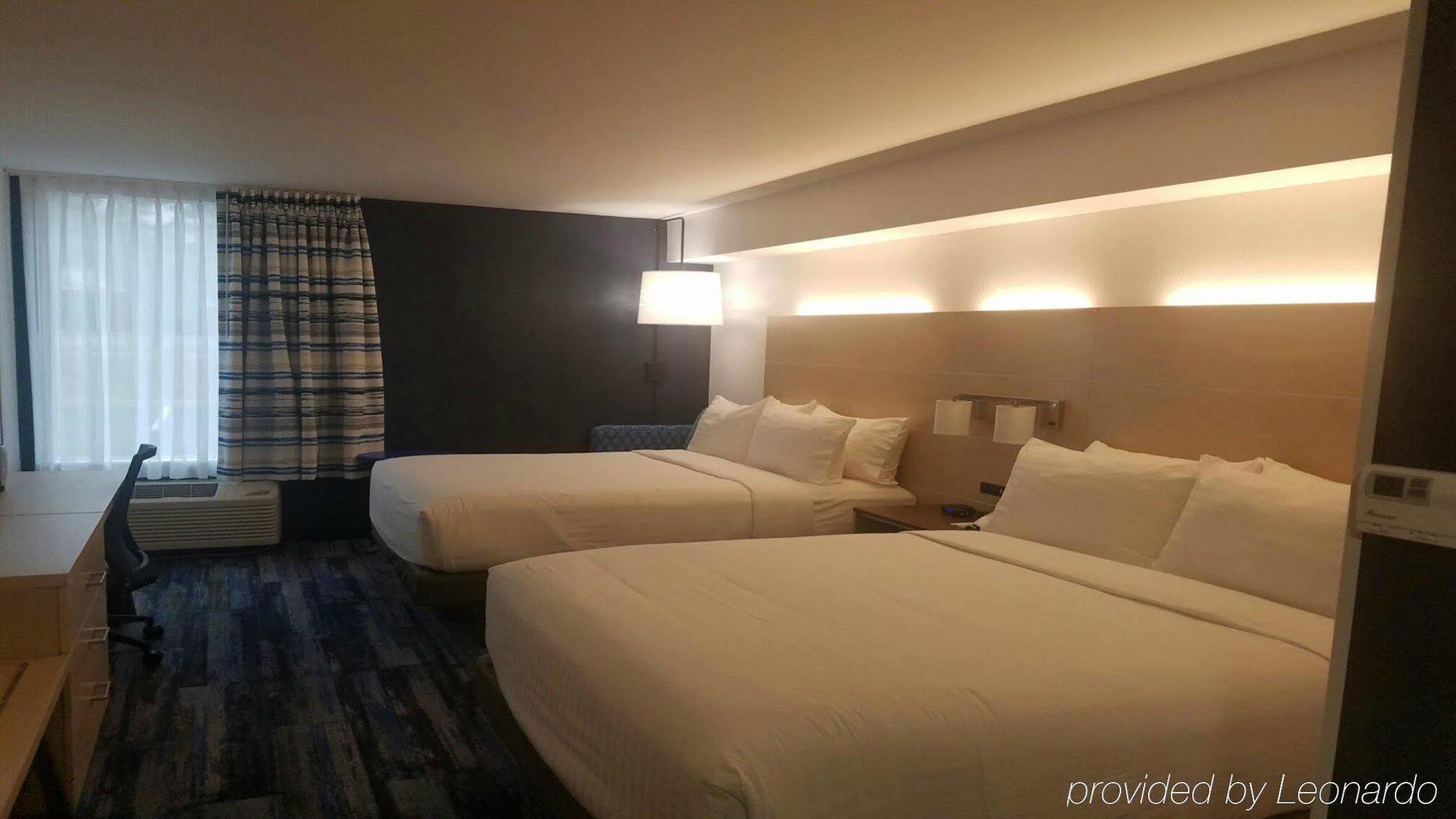 Holiday Inn Express - Williamsburg Busch Gardens Area By Ihg Exterior photo